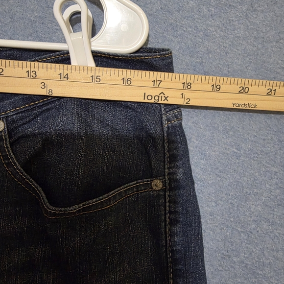 Signature by Levi Strauss Women's Curvy Straight Leg Dark Indigo Jeans. 16M - Picture 3 of 7